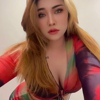 Masseuse Loren Zeina Masseuse Loren Zeina
